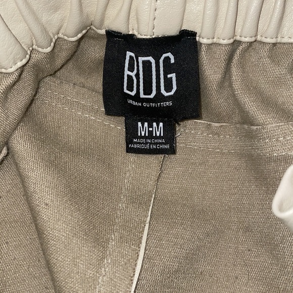 BDG Urban Outfitters Faux Leather Shorts Cream Color Size Medium Pull-on Belted - Picture 5 of 6